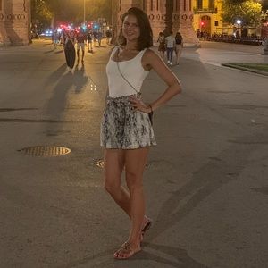 Paperbag shorts, snake print